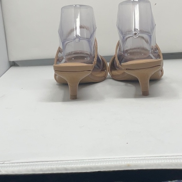 Express closed toe heeled sandals, size 8 - Picture 4 of 10